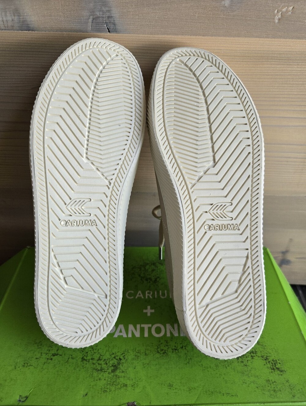 NWT Cariuma X Pantone OCA Low Canvas Sneakers in French Oak / Tan Beige 8.5 - Picture 4 of 7